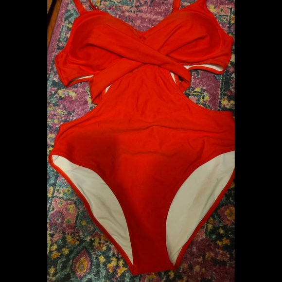 Bnwt - sold out CUPSHE Red Cutout One Piece Swimsuit with Moulded Cups XL - Picture 3 of 4